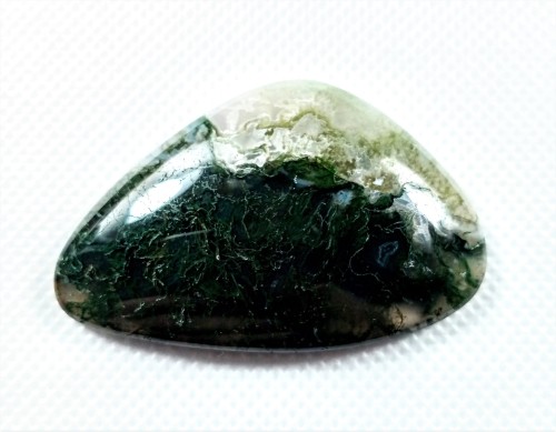 Agat mszysty kaboszon
Rozmiar kamienia 5 cm x 3,1 cm