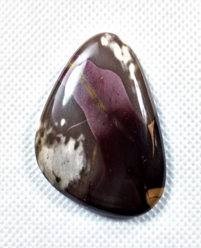 Jaspis mokait o ciepłych barwach ziemi
Rozmiar kamienia 4,4 cm x 3,0 cm