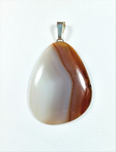 Wisiorek Agat bursztynowy na posrebrzanej zawieszce

Rozmiar kamienia 5,2 cm x 3,9 cm.