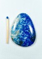 Lapis lazuli kamień do oprawy. Niebieska elegancja i piękno.
Rozmiar kamienia 5,3cm x 3,9cm