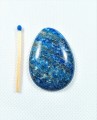 Lapis lazuli kamień do oprawy. Niebieska elegancja i piękno.
Rozmiar kamienia 4cm x 2,7cm
