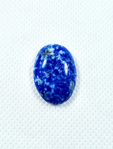 Lapis lazuli kamień do oprawy. Niebieska elegancja i piękno.
Rozmiar kamienia 2cm x 1,3cm