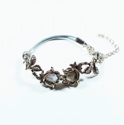 Bransoletka róże w kolorze starego srebra z kryształem górskim Długość bransoletki 16 cm + 4 cm