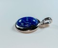 Wisiorek Lapis lazuli, medalion w oprawie z najwyższej jakości stopów metali 
Rozmiar wisiorka 32mm x 24mm