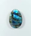 Labradoryt +
Kamień ręcznie formowany i oszlifowany +
Rozmiar kamienia 3,8 cm x 2,5 cm +
Pływające błękity