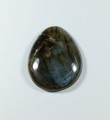 Labradoryt +
Kamień ręcznie formowany i oszlifowany +
Rozmiar kamienia 4,3 cm x 3,2 cm