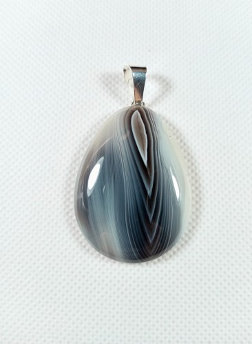 Wisiorek Agat z Botswany na posrebrzanej zawieszce
Rozmiar kamienia 41 mm x 30 mm
