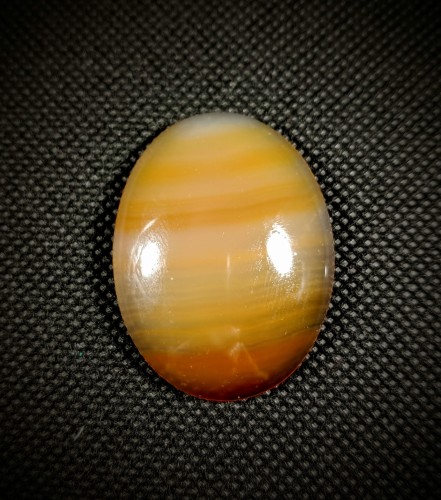 Agat brazylijski. Okaz lub kamień do biżuterii.
Wielkość kamienia 37 mm x 28 mm.