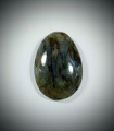 Labradoryt +
Kamień ręcznie formowany i oszlifowany +
Rozmiar kamienia 46 mm x 32 mm