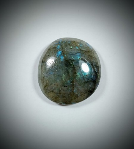 Labradoryt +
Kamień ręcznie formowany i oszlifowany +
Rozmiar kamienia 29 mm x 26 mm