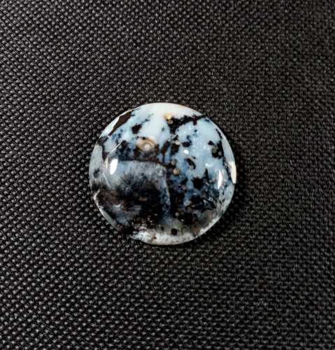 Opal mszysty (dendrytowy) kaboszon okrągły
rozmiar kamienia 33mm