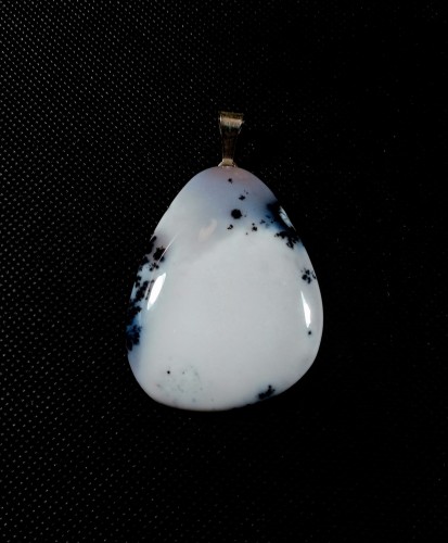 Opal mszysty (dendrytowy) 
rozmiar kamienia 51mm x 40mm