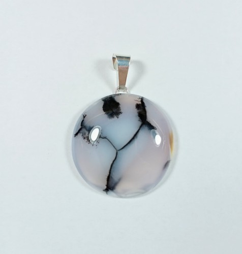 Opal mszysty (dendrytowy) na zawieszce okrągły
rozmiar kamienia 35mm