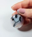 Opal mszysty (dendrytowy) na zawieszce okrągły
rozmiar kamienia 35mm