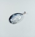 Opal mszysty (dendrytowy) na zawieszce 
rozmiar kamienia 44mm x 30mm