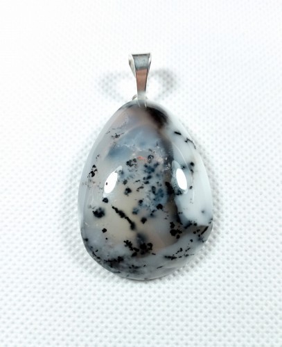 Opal mszysty (dendrytowy) na zawieszce 
rozmiar kamienia 44mm x 31mm