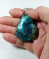 Chryzokola na posrebrzanej zawieszce
Rozmiar kamienia 45 mm x 36 mm