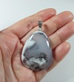 Opal mszysty (dendrytowy) na zawieszce 
rozmiar kamienia 43mm x 35mm