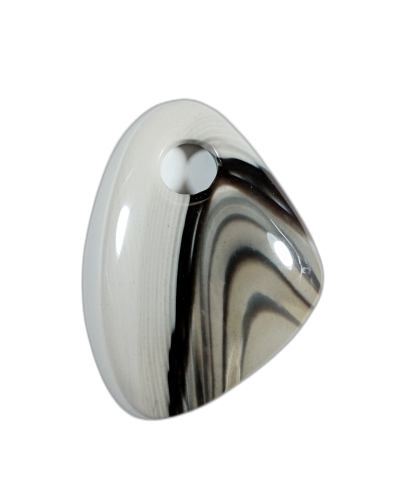 Krzemień pasiasty wisiorek z otworkiem na rzemień 
Rozmiar kamienia 80 mm x 58 mm