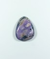 Czaroit, naturalny kamień ręcznie formowany, szlifowany, kaboszon. Rozmiar kamienia 32mm x 25mm