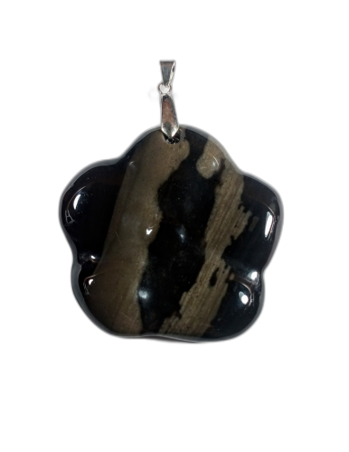 Wisiorek z krzemienia czekoladowego z zawieszką ze stali szlachetnej ręcznie rzeźbiony.