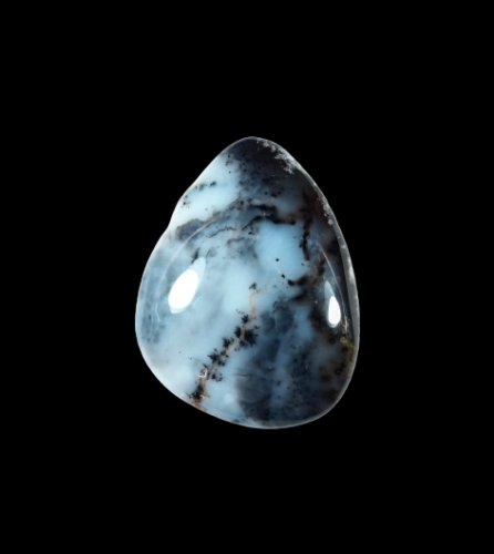 Opal mszysty kaboszon szlifowany.