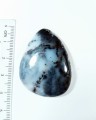 Opal mszysty kaboszon szlifowany.