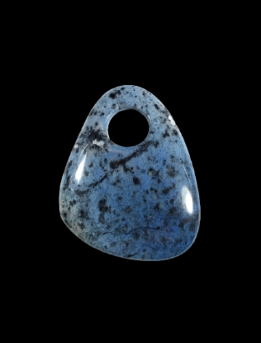 Wisiorek Dumortieryt z otworkiem