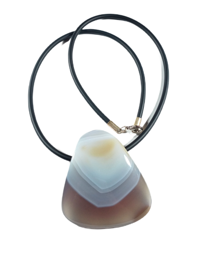 Wisiorek Agat błękitny z otworkiem na rzemień 
Wielkość kamienia 65 mm x 60 mm