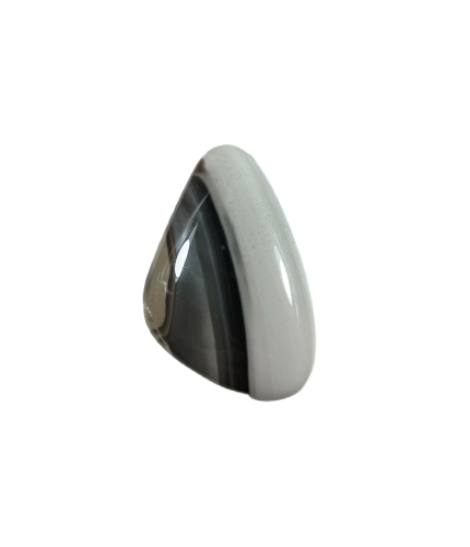 Krzemień pasiasty, naturalny kamień ręcznie formowany, szlifowany.