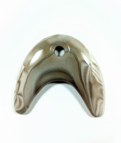 Krzemień pasiasty wisiorek "bumerang"