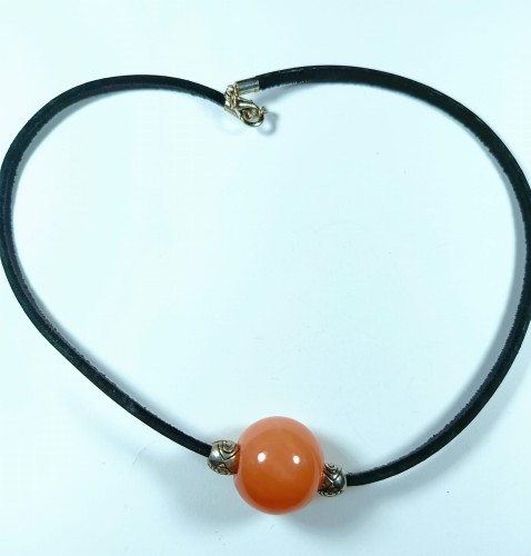 Naszyjnik z chalcedonu kulka