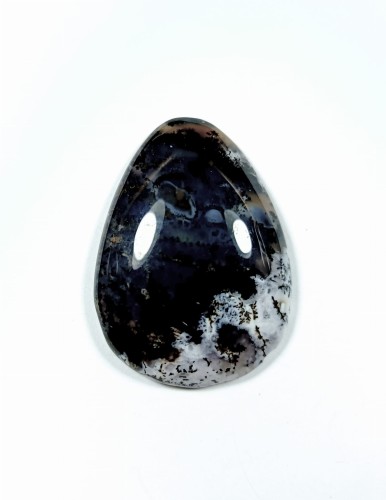 Opal mszysty kaboszon szlifowany.