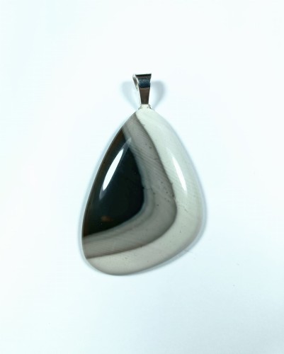 Wisiorek krzemień pasiasty na zawieszce