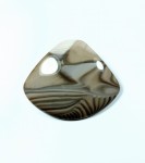 Krzemień pasiasty wisiorek z otworkiem