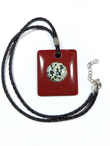 Wisiorek jaspis czerwony połączony z jaspisem dalmatyńczykiem