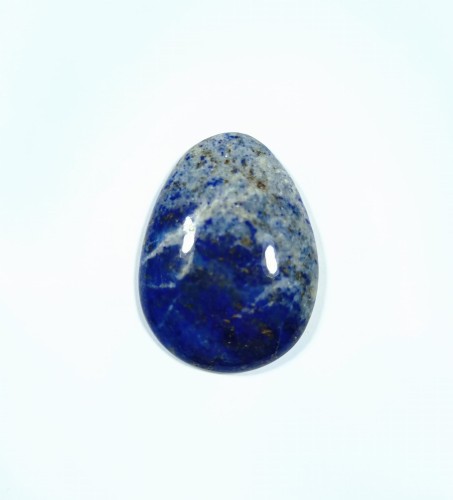 Lapis lazuli kamień do oprawy. Niebieska elegancja i piękno.