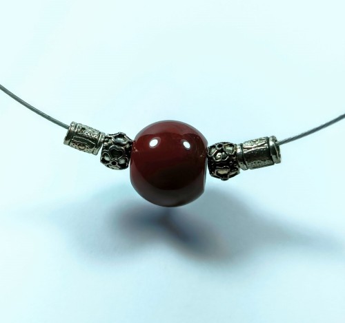 Naszyjnik z jaspisem czerwonym na metalowej obróżce 45cm typu princess.