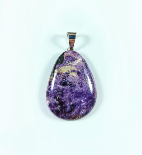 Czaroit na posrebrzanej zawieszce.