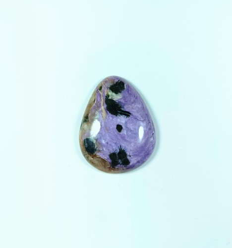 Czaroit kamień naturalny, ręcznie formowany, szlifowany, kaboszon