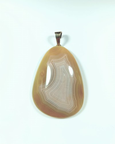 Wisiorek Agat  na posrebrzanej zawieszce  biało-bursztynowy z agatowymi wstęgami