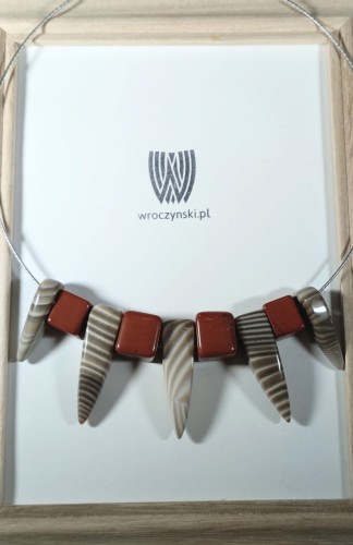 Naszyjnik Jaspis czerwony i krzemień pasiasty typ princes obróżka metalowa w kolorze srebra o długości 45 cm