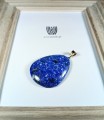Wisiorek z lapis lazuli z posrebrzaną zawieszką. Niebieska elegancja i piękno.