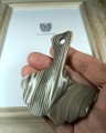 Krzemień pasiasty ręcznie uformowany liść miłorzębu z otworkiem