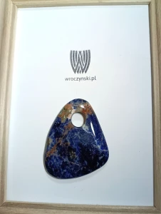 Wisiorek z sodalitu 