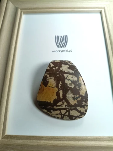 Wisiorek z jaspisu z poprzecznym otworkiem 8 mm na rzemień